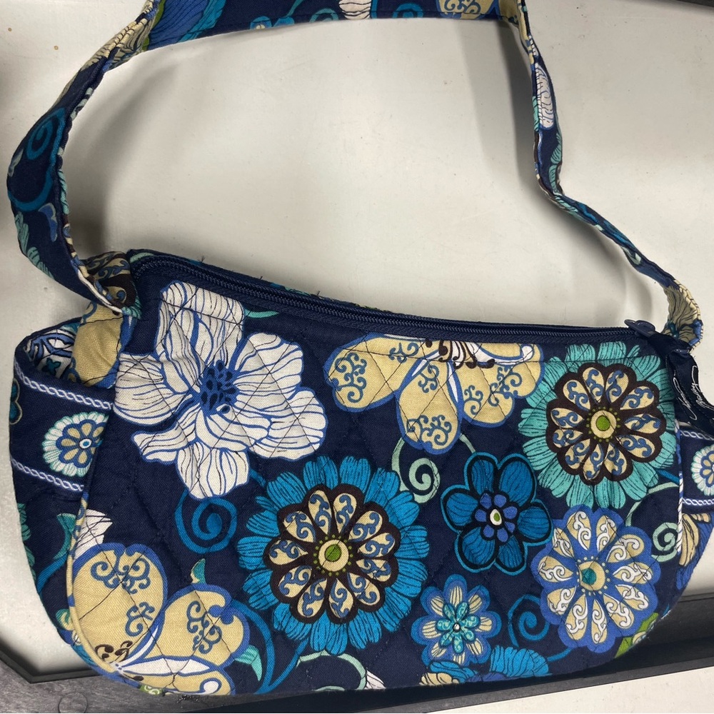 SOLD‼️ Vera Bradley Blue and Cream Floral Shoulder Bag